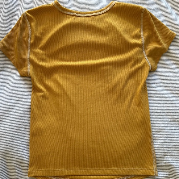 Aritzia | Wilfred Free Ruby Short Sleeve with Chest Cut-Out in Mustard - Size M - Picture 5 of 6